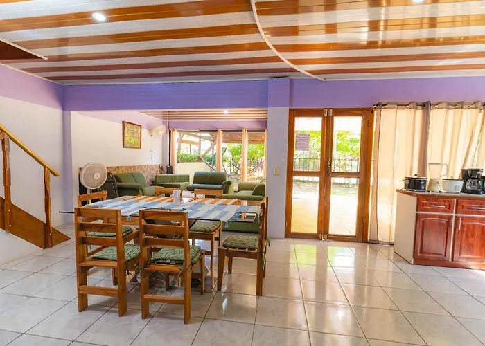 Casa Almendro Playa Panamá